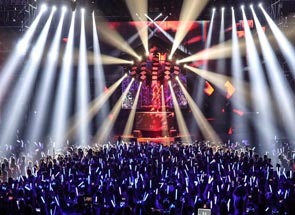 大型演藝活動策劃公司面對大規(guī)模的室內(nèi)演出搭建工作是如何做的？
